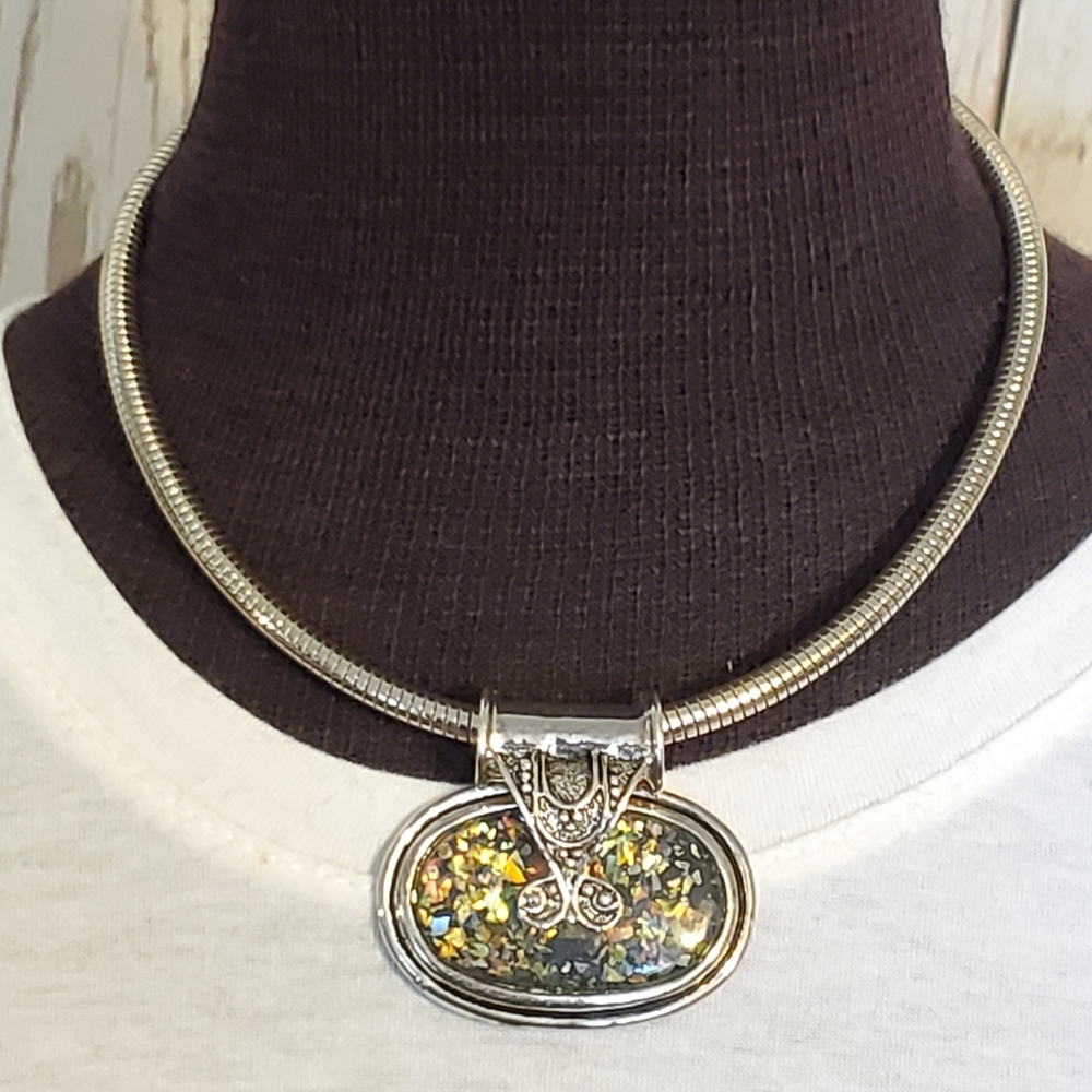 Vintage silvertone magnetic clasp necklace with large abalone look slide